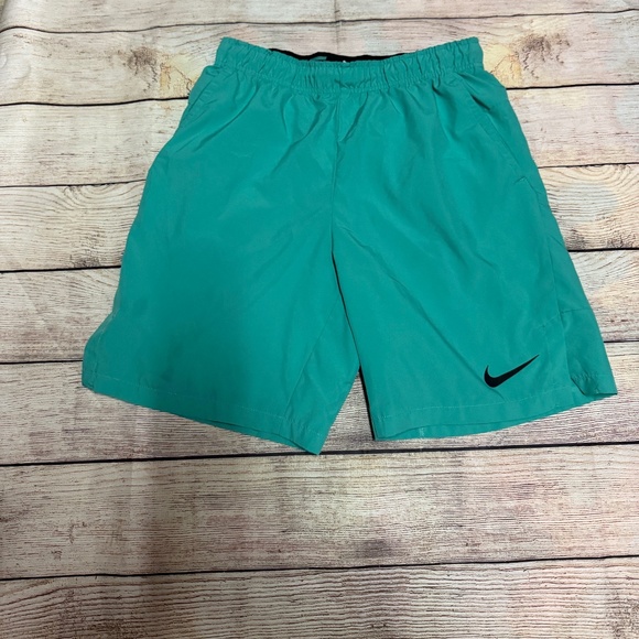 Men's Nike Shorts - Picture 1 of 4
